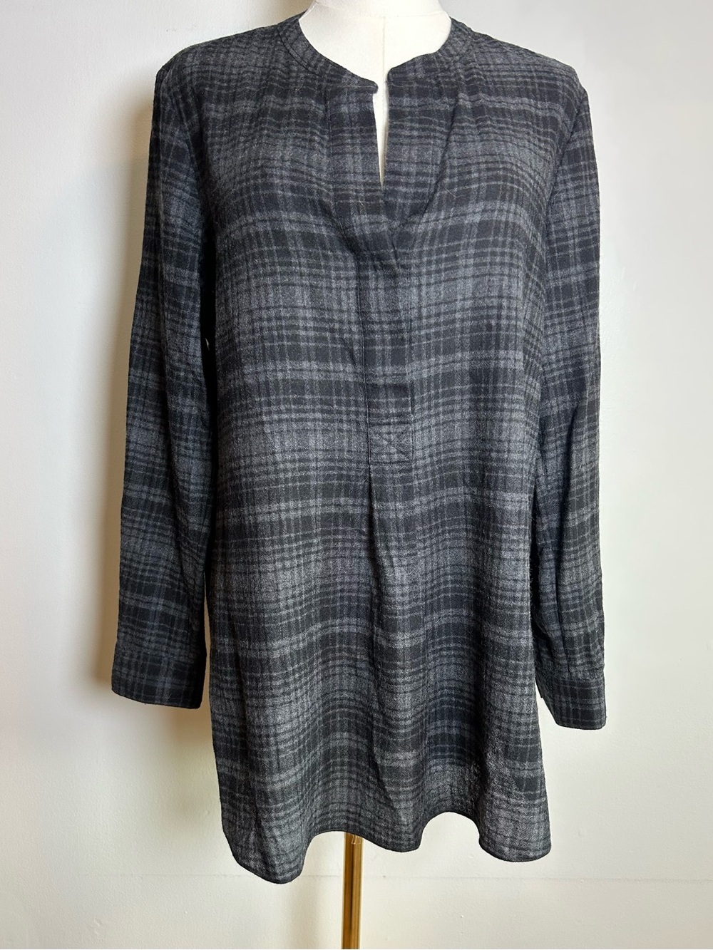 Theory Gray Plaid 100% wool tunic blouse women’s M Long-Sleeve lightweight top